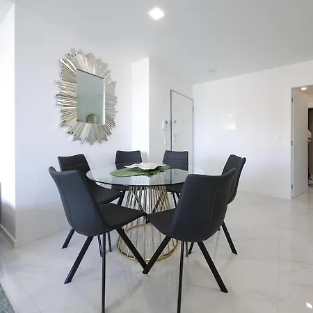 Beautiful Apartment, Close To The Beach! *