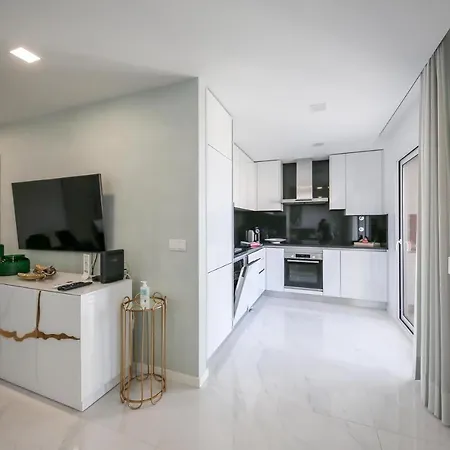 Beautiful Apartment, Close To The Beach!